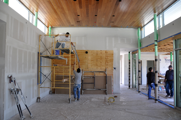 KHouse Modern Looking towards Kitchen