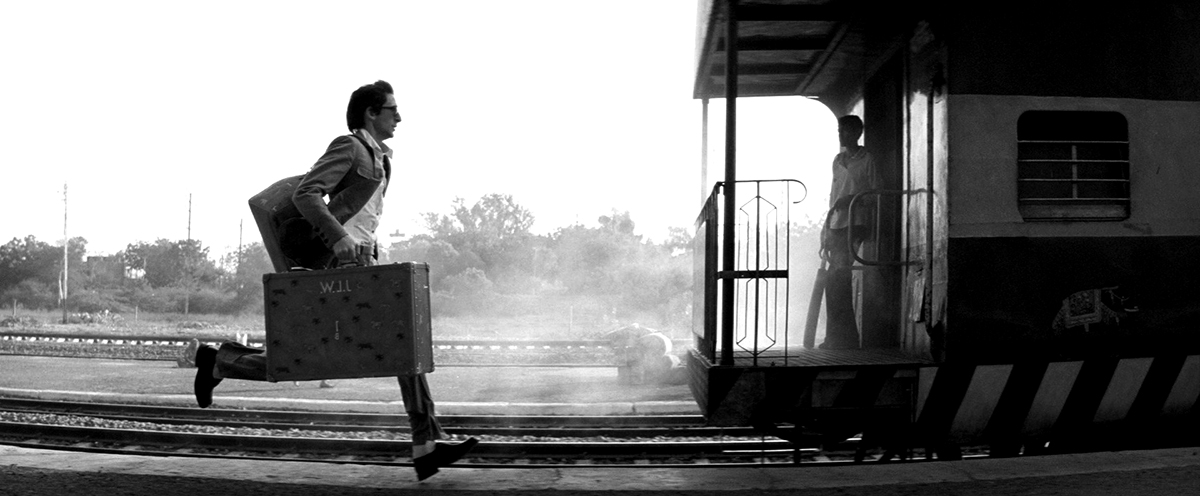 running for the train - Darjeeling Limited